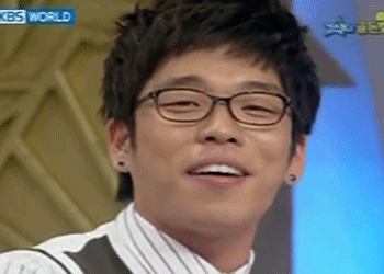 2am-Changmin-kissfinger.gif